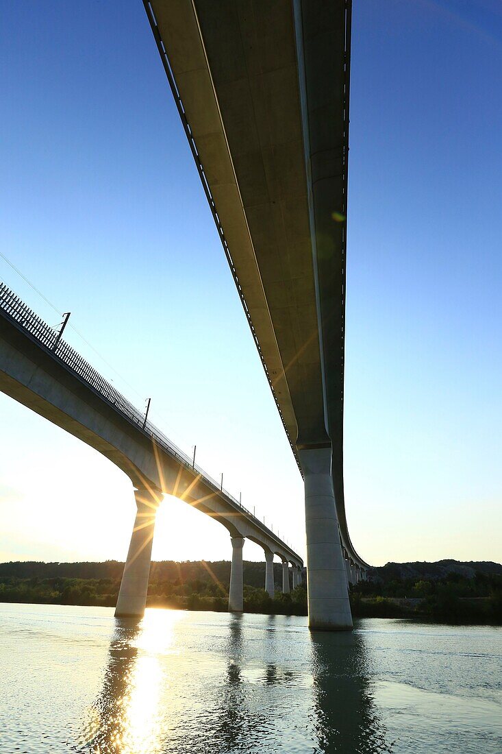 Frankreich,Vaucluse,Avignon,Doppelviadukt des TGV auf der Rhone