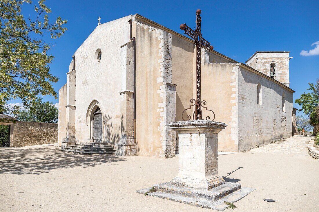 Frankreich,Vaucluse,Regionaler Naturpark Luberon,Ménerbes,ausgezeichnet mit dem Prädikat "Schönste Dörfer Frankreichs",die Kirche Saint-Luc