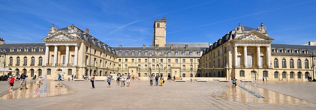 France,Cote d'Or,Dijon,area listed as World Heritage by UNESCO,fountains on the place de la Libération (Liberation Square) in front of the tower Philippe le Bon (Philip the Good) and the Palace of the Dukes of Burgundy which houses the town hall and the Museum of Fine Arts