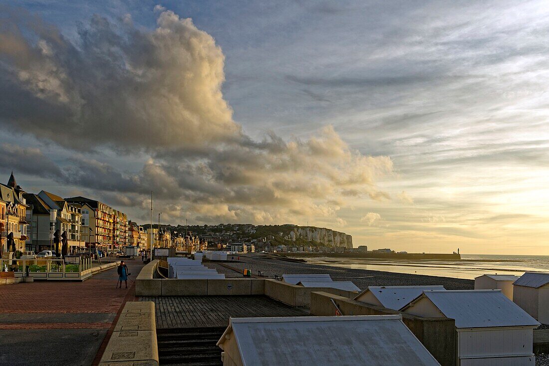 France,Somme,Mers-les-Bains,searesort on the shores of the Channel,the beach and its 300 beach cabins,the chalk cliffs in the background