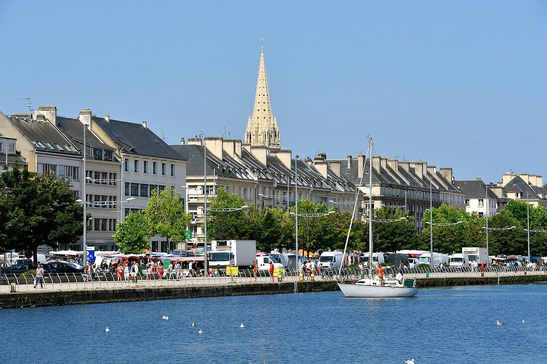 Frankreich,Calvados,Caen,das Bassin Saint Pierre und die Kirche Saint Pierre