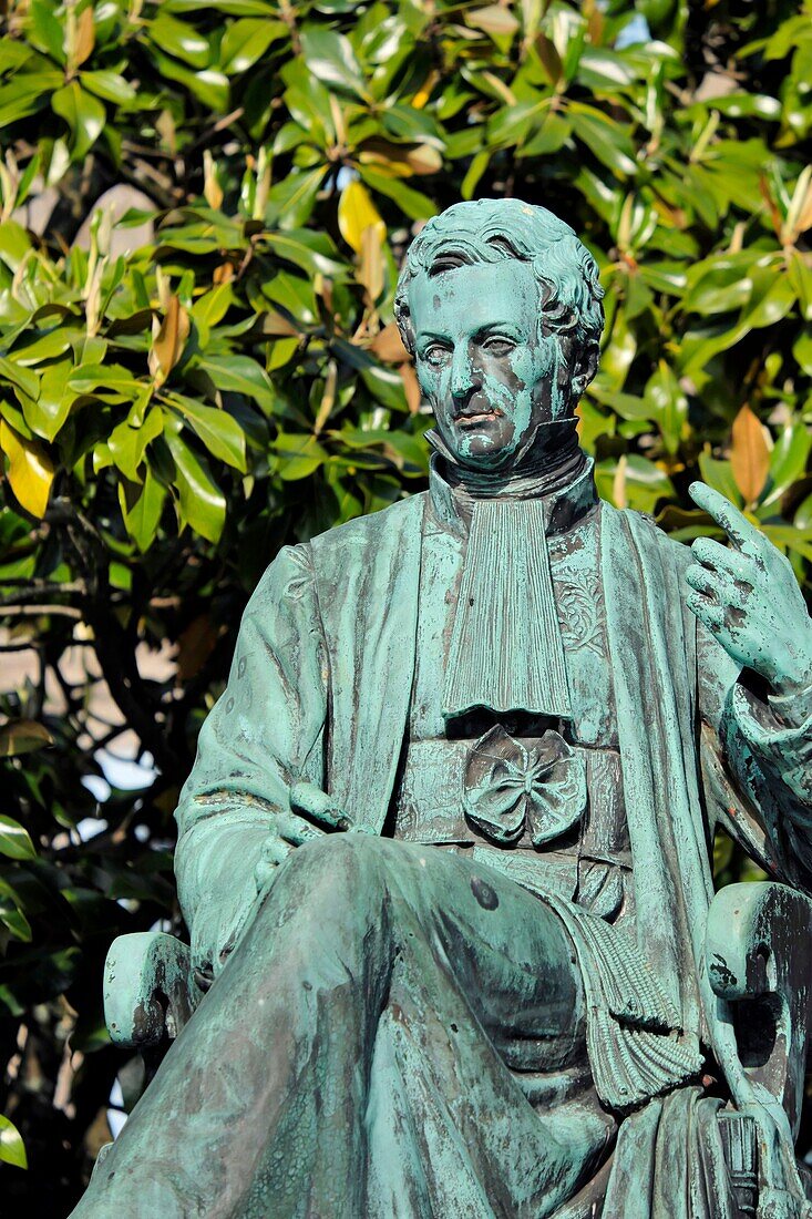 Frankreich,Finistere,Quimper,Place Laennec,Statue von Rene Theophile Laennec,Einwohner der Stadt