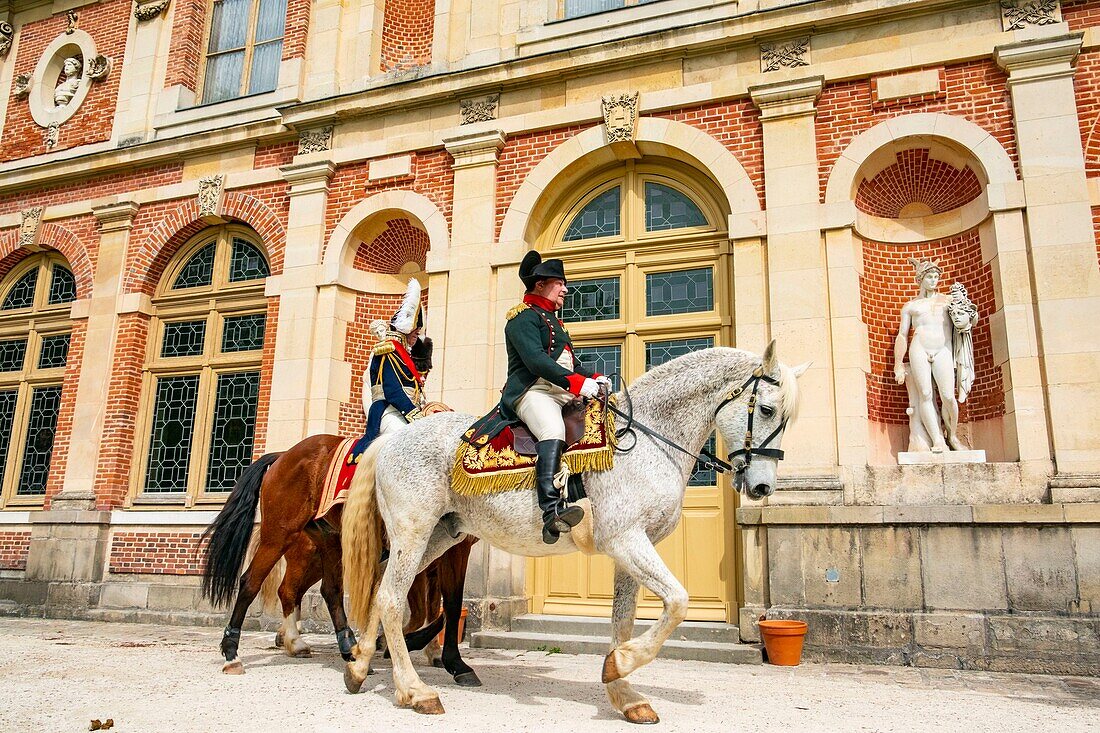Frankreich,Seine et Marne,Schloss Fontainebleau,historische Rekonstruktion der Residenz von Napoleon I. und Josephine im Jahr 1809,Kaiser Napoleon zu Pferd