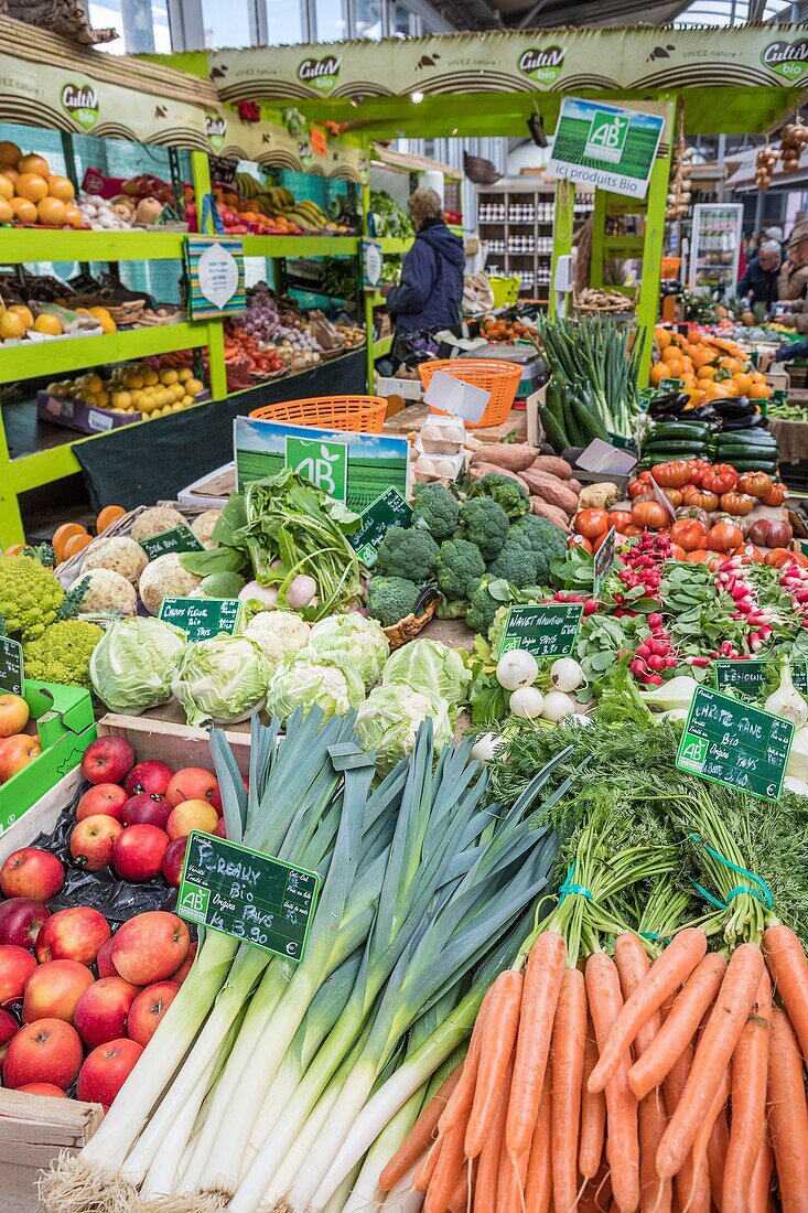 France,Var,Saint-Raphaël,the market of the Republic,vegetable stall Bio