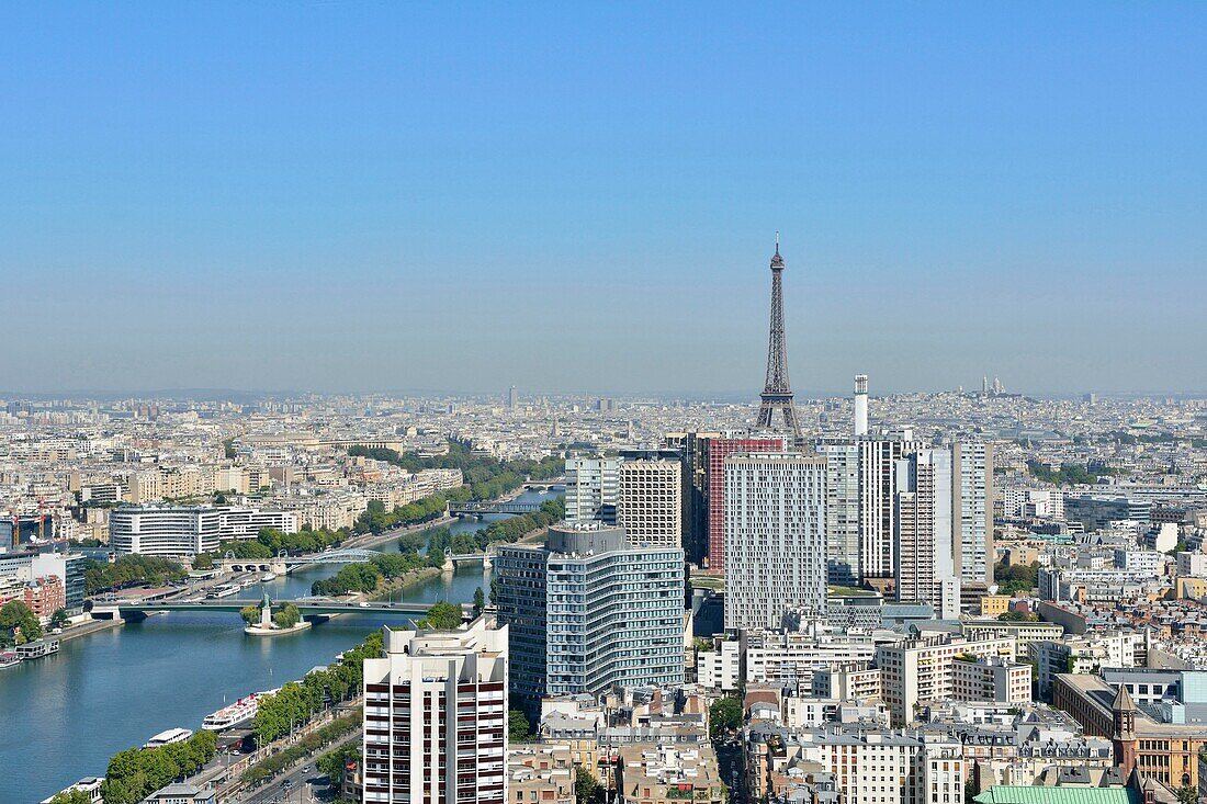 Frankreich,Paris,Seine-Ufer, das von der UNESCO zum Weltkulturerbe erklärt wurde, Grenelle-Viertel und der Eiffelturm