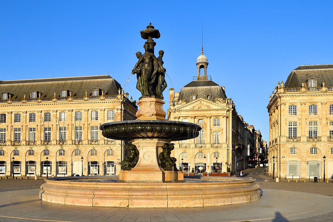 Frankreich,Gironde,Bordeaux,von der UNESCO zum Weltkulturerbe erklärtes Gebiet,Saint-Pierre-Viertel,Place de la Bourse (Platz der Börse) und der Brunnen der drei Grazien