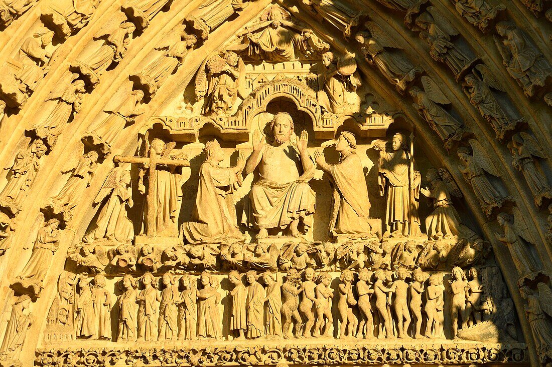 Frankreich,Somme,Amiens,Kathedrale Notre-Dame,Juwel der gotischen Kunst,von der UNESCO zum Weltkulturerbe erklärt,Hauptportal der Westfassade,das Jüngste Gericht