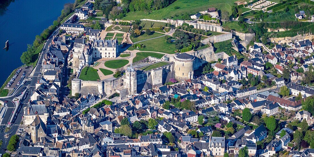 Frankreich,Indre et Loire,Loire-Tal als Weltkulturerbe der UNESCO, Blick auf Stadt und Schloss von Amboise (Luftaufnahme)