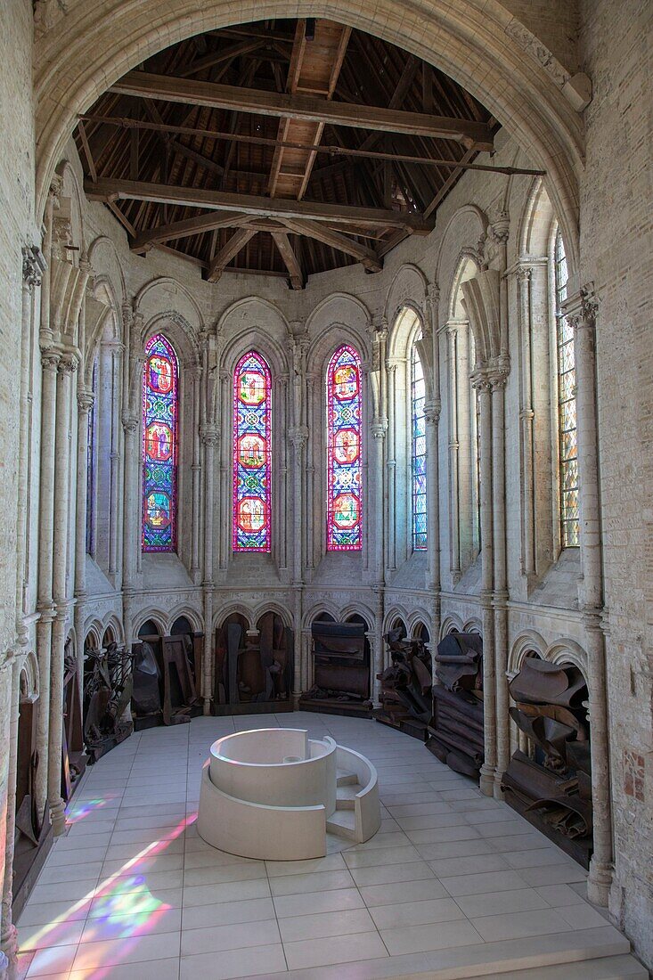 Frankreich,Nord,Bourbourg,Kirche Saint Jean Baptiste,der Chor des Lichts,Werk des englischen Künstlers Sir Anthony Caro