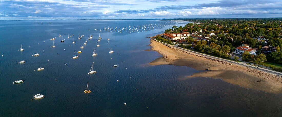 France,Gironde,Bassin d'Arcachon,Andernos les Bains (aerial view)