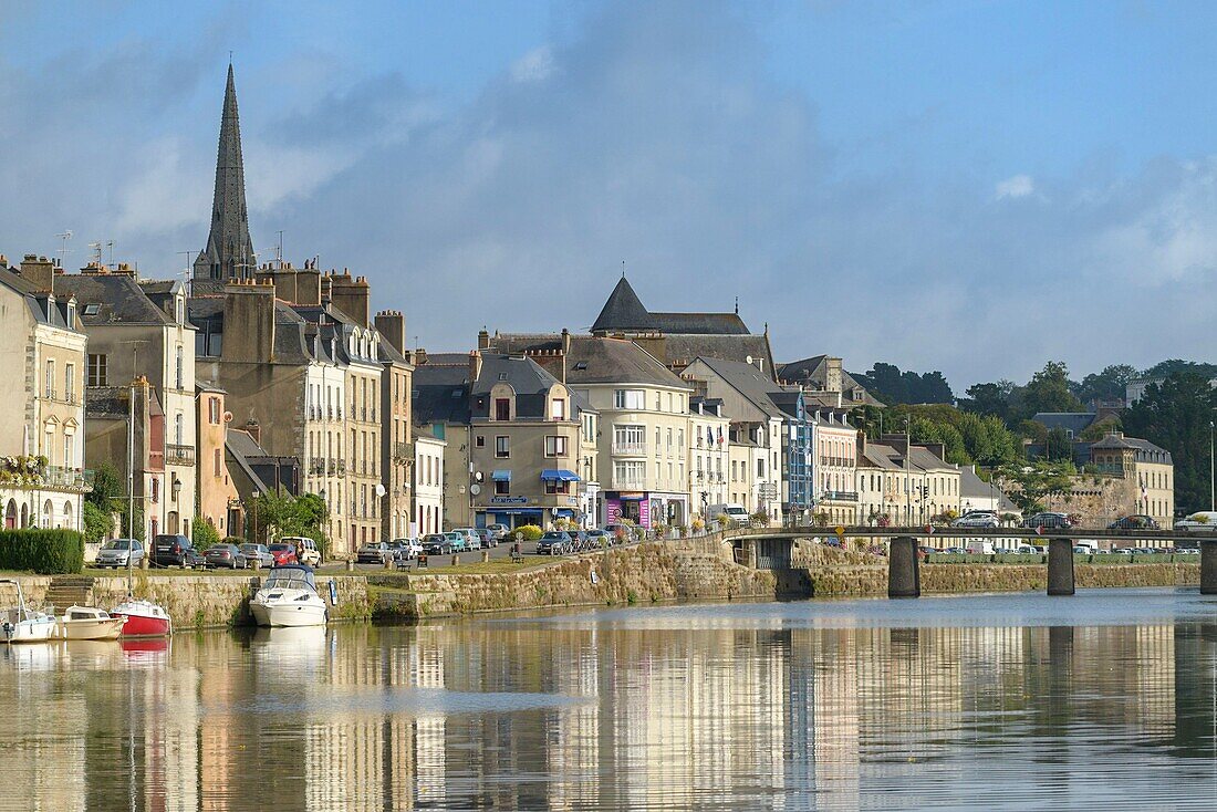 Frankreich,Ille et Vilaine,Redon,der Fluss Vilaine und das Hafenbecken Duguay-Trouin