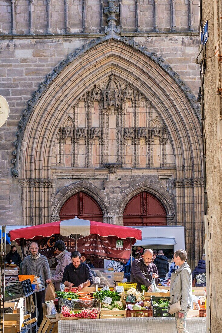 France,Lot,Cahors,market day at the foot of Saint Etienne cathedral