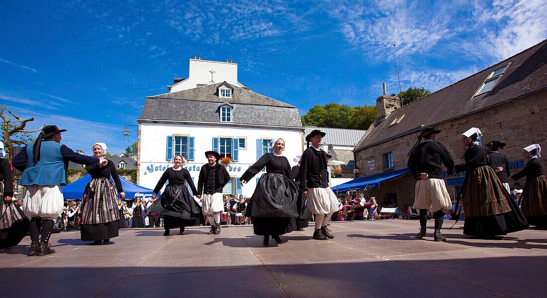 France,Finistere,Gorse Flower Festival 2015 in Pont Aven,Cercle Beuzeg Ar C'hap Beuzec Cap Sizun