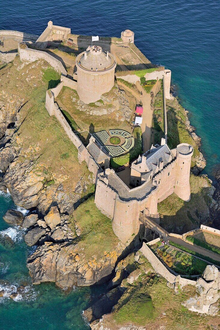 Frankreich,Cotes d'Armor,Plevenon,Fort la Latte,befestigte Burg auf der Pointe de la Latte (Luftaufnahme)
