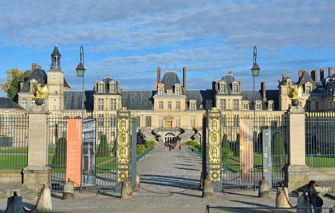 Frankreich,Seine et Marne,Fontainebleau,das von der UNESCO zum Weltkulturerbe erklärte Königsschloss,die Hufeisentreppe im Cour des Adieux auch Cour du Cheval Blanc genannt
