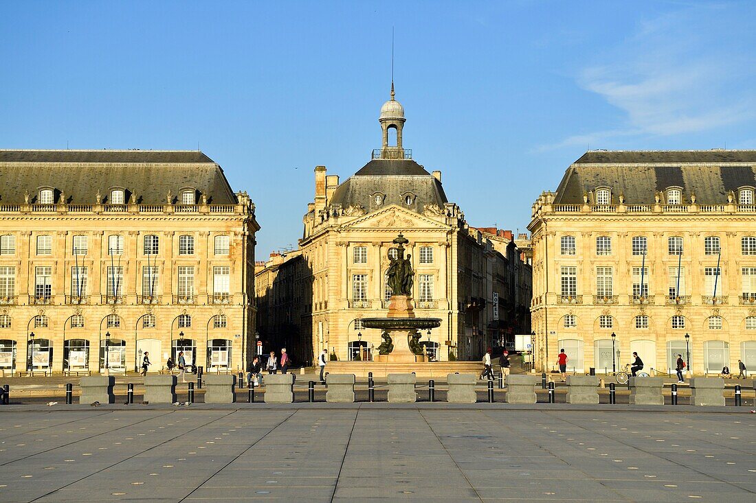 Frankreich,Gironde,Bordeaux,von der UNESCO zum Weltkulturerbe erklärtes Gebiet,Stadtviertel Saint Pierre,Place de la Bourse (Platz der Börse) und der Brunnen der drei Grazien