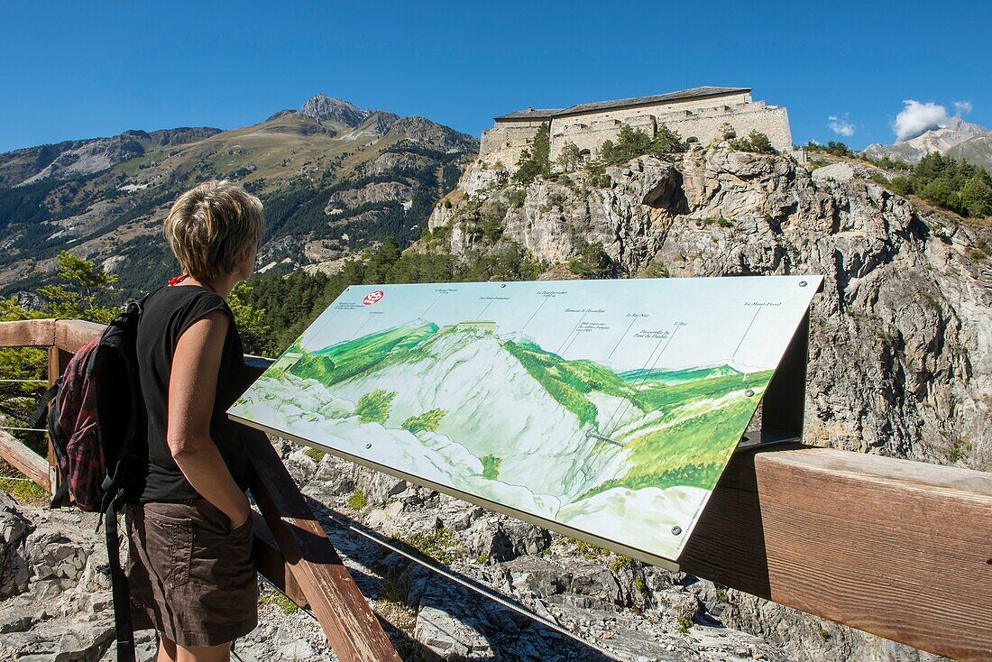Frankreich,Savoie,Haute Maurienne,Vanoise-Massiv,Aussois-Nationalpark,die Festungen von Esseillon Victor Emmanuel und ein Orientierungstisch