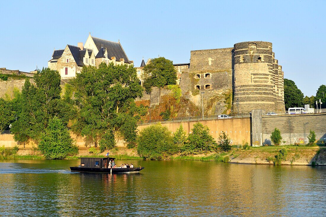 Frankreich,Maine et Loire,Angers,Ufer des Maine und das Schloss der Herzöge von Anjou