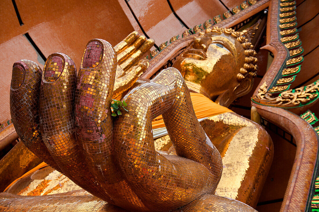 Thailand,Wat Tham Seu oder Großer-Buddha-Tempel,Kanchanaburi