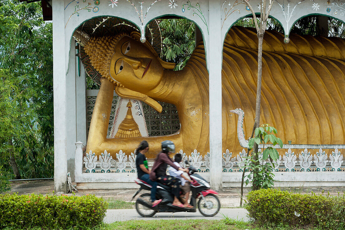 Thailand,Kanchanaburi,Sangkhlaburi,Liegender Buddha,Wat Somdet