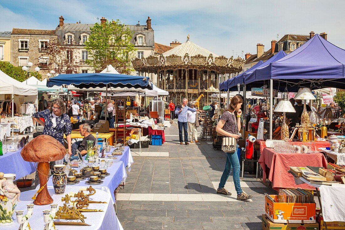France,Seine et Marne,Fontainebleau,flea market in the city center