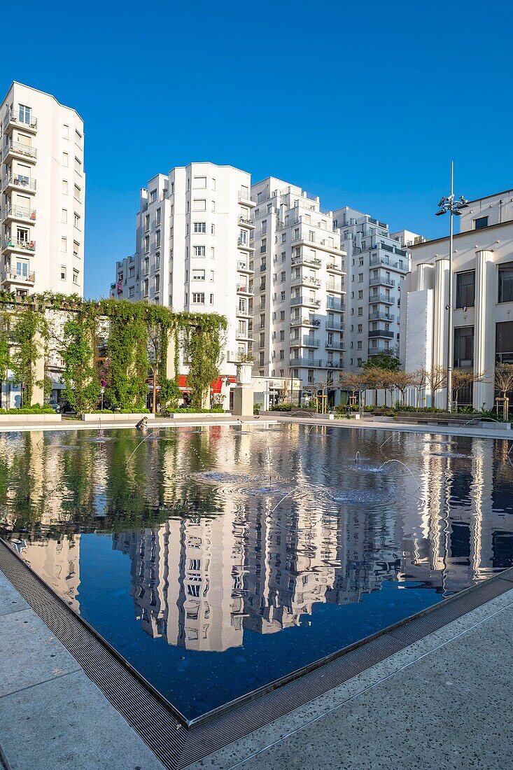 France,Rhone,Villeurbanne,architectural complex of Skyscraper built from 1927 to 1934,Lazare Goujon square