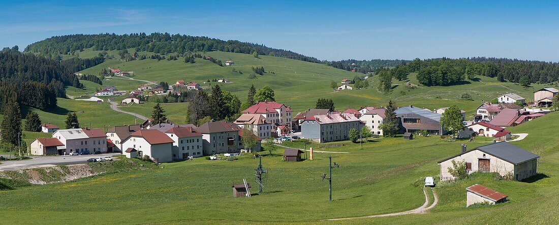 Frankreich,Jura,das Dorf Lajoux in Sichtweite panoramisch