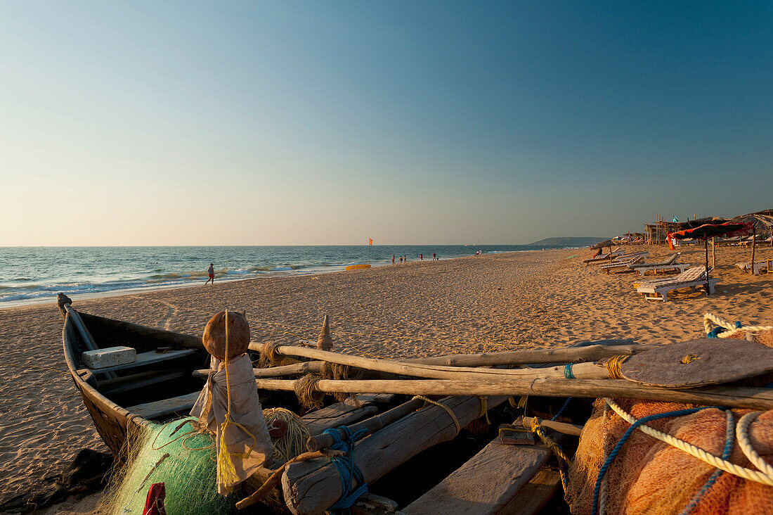 Indien,Goa,Fischerboot am Strand,Candolim