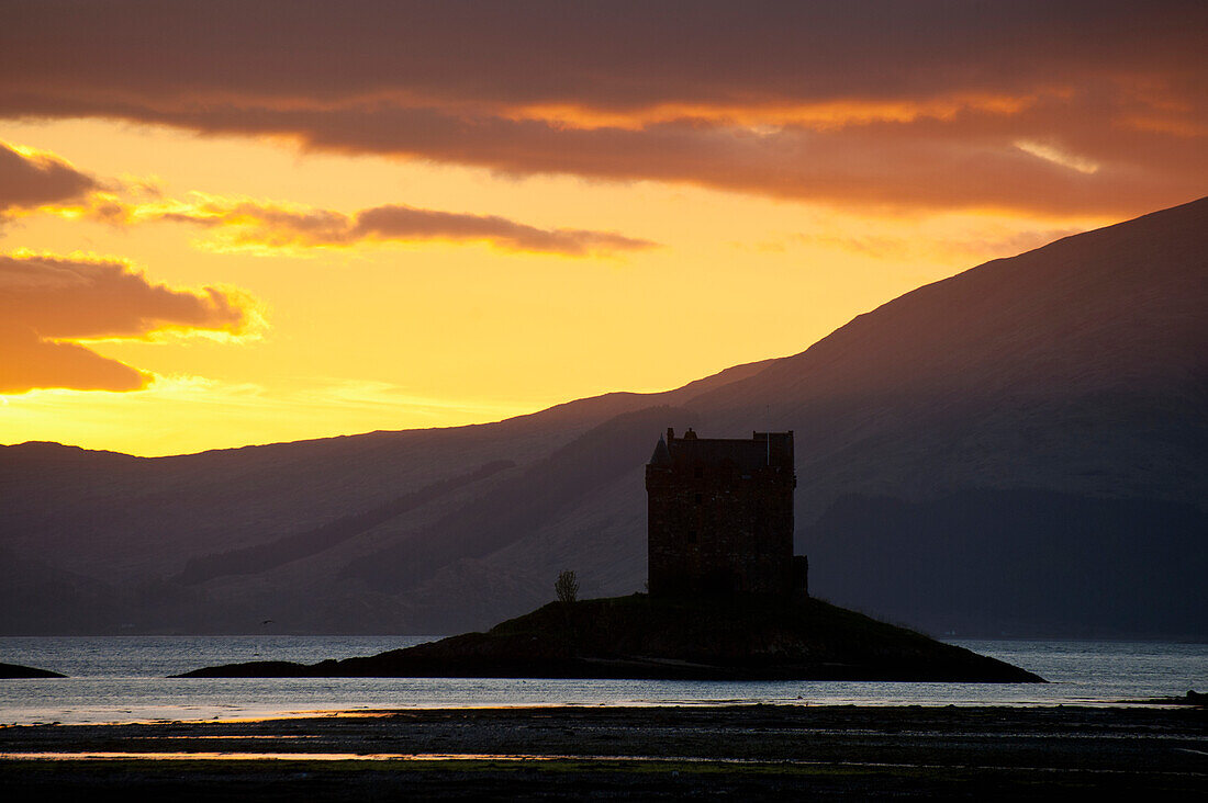 UK,Scotland,Argyll and Bute,Castle Stalker at dusk,Appin