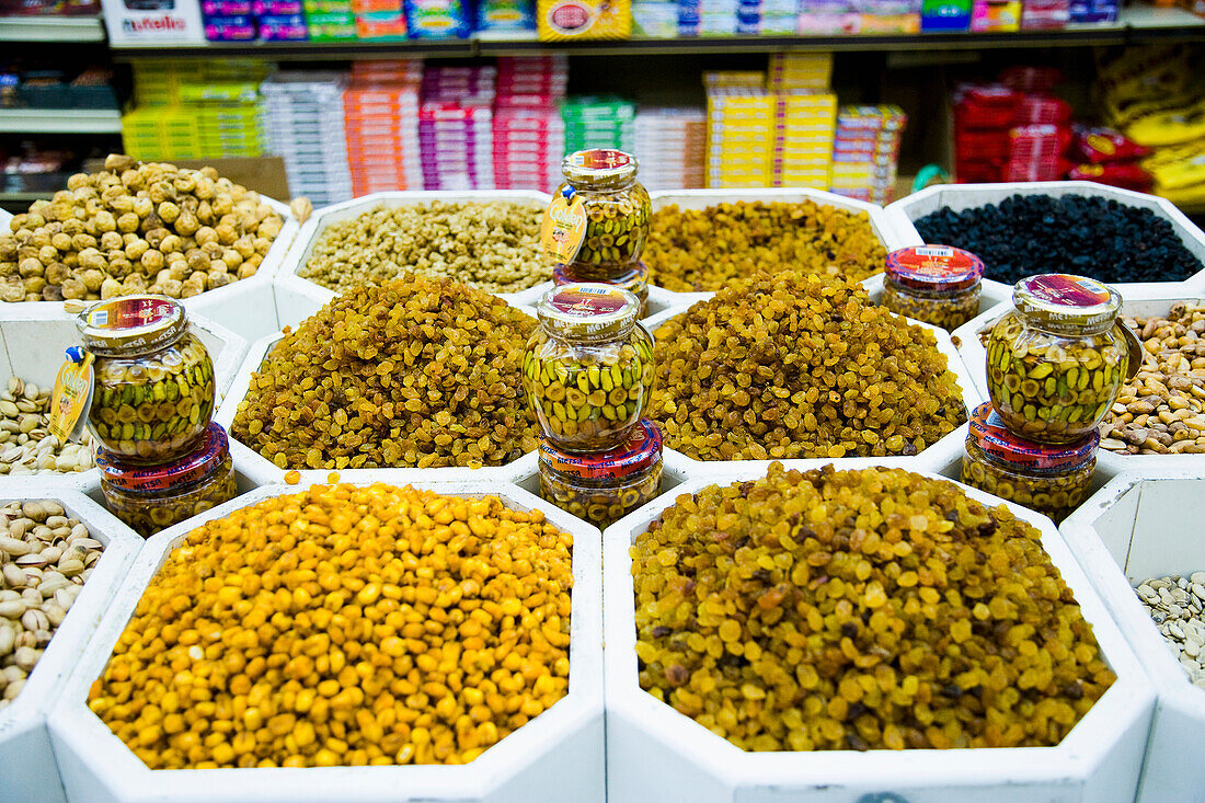 UAE,Al Raffa area of city centre,Dubai,Geschäft mit Süßigkeiten und Nüssen
