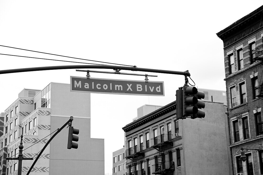 Malcolm X Straßenschild in Harlem, Manhattan, New York, USA