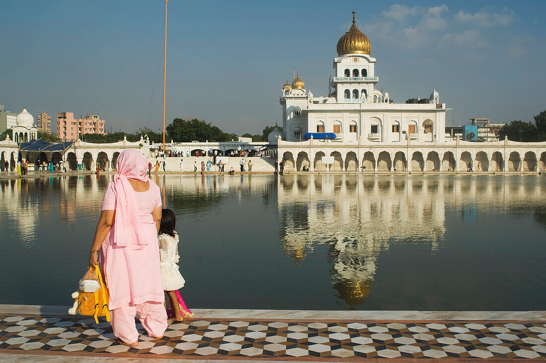 Mother and child at the Gurudwara Bangla Sahib,a Sikh place of worship in Delhi. Gurudwara Bangla Sahib is the most prominent Sikh gurdwara in Delhi. The temple has a fine golden cupola and a sacred pool of water known as the Saroyar. The holy shrine