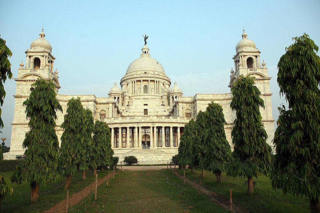 Within grounds of Victoria Memorial,a popular romantic place for dating couples. Calcutta / Kolkata,the capital of West Bengal State,India,Asia.