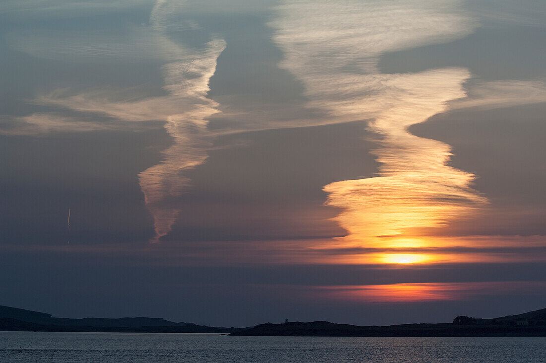 Sonnenuntergang am Reenard Point mit Blick auf Valentia Island, Cahersiveen, Iveragh Peninsula, County Kerry, Irland, UK