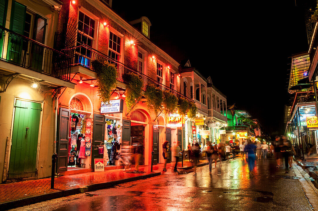 USA,Louisiana,French Quarter,New Orleans,Bourbon Street,Night view of city street