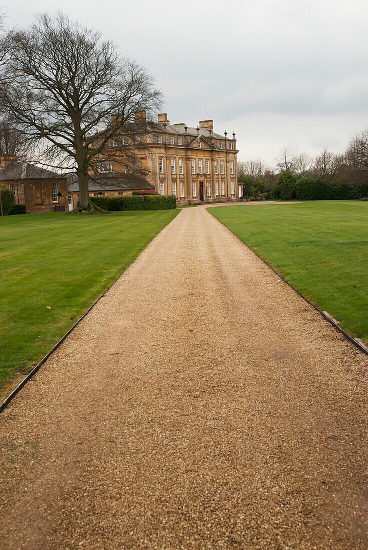 UK,Cotswolds,entrance gravel path,Ilmington,Foxcote house