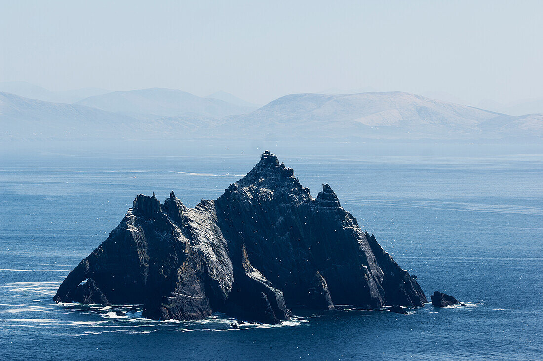 Blick auf Little Skellig von Skellig Michael, Skellig Islands, County Kerry, Irland, UK