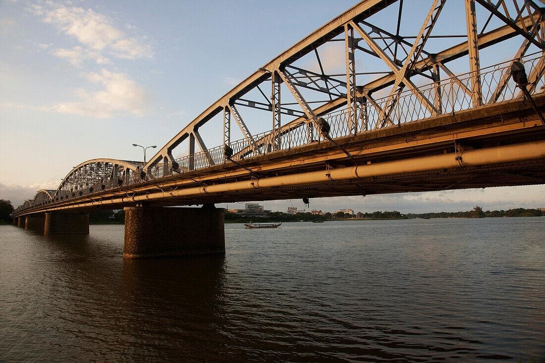 Vietnam,Trang Tien Brücke,Hue