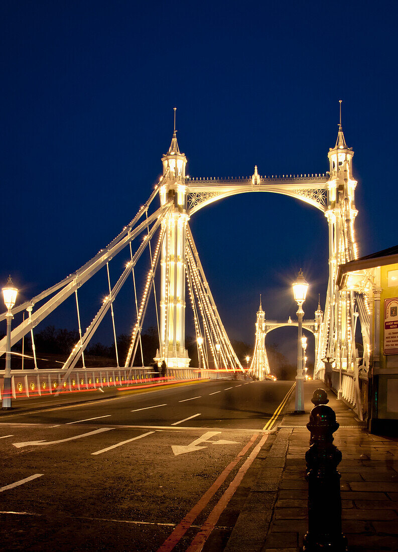 UK,England,Albert Bridge bei Nacht,London