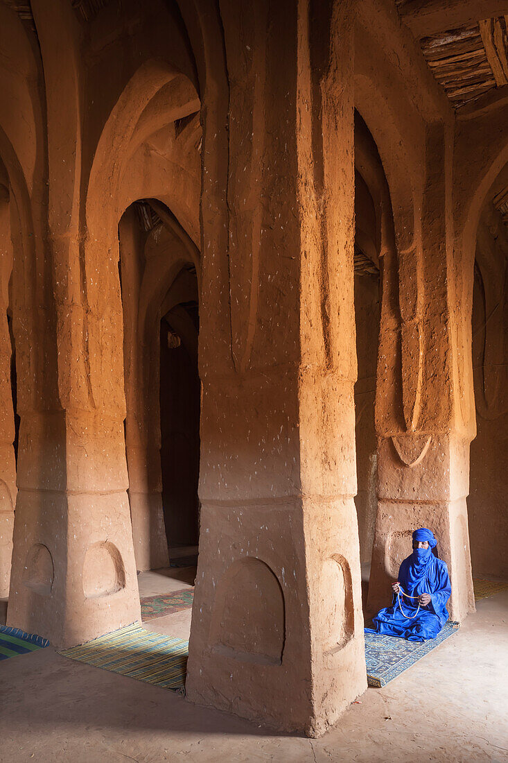 Frau in Moschee, Yaama, Niger