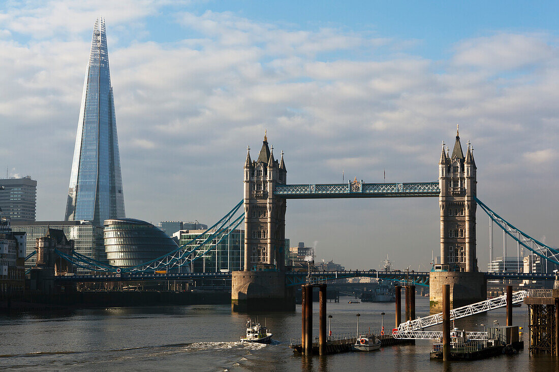 Shard Gebäude mit Tower Bridge,London,England,Uk