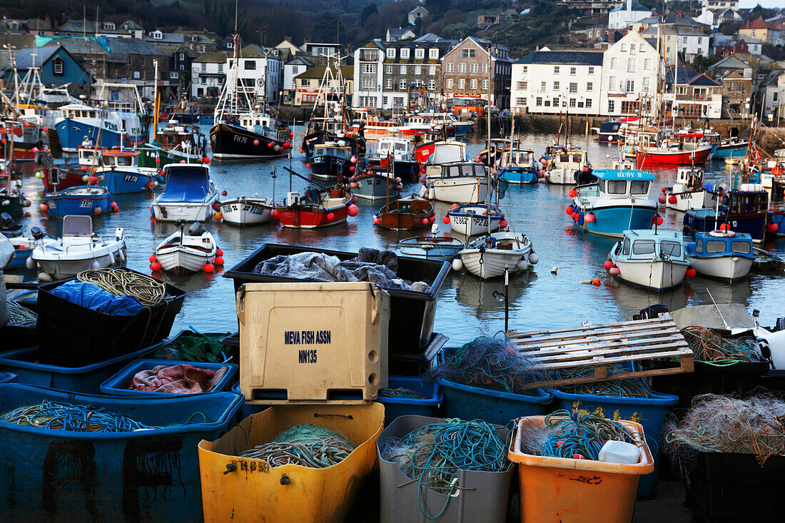 Fischerboote im Hafen von Megavissey, Cornwall, England, Großbritannien