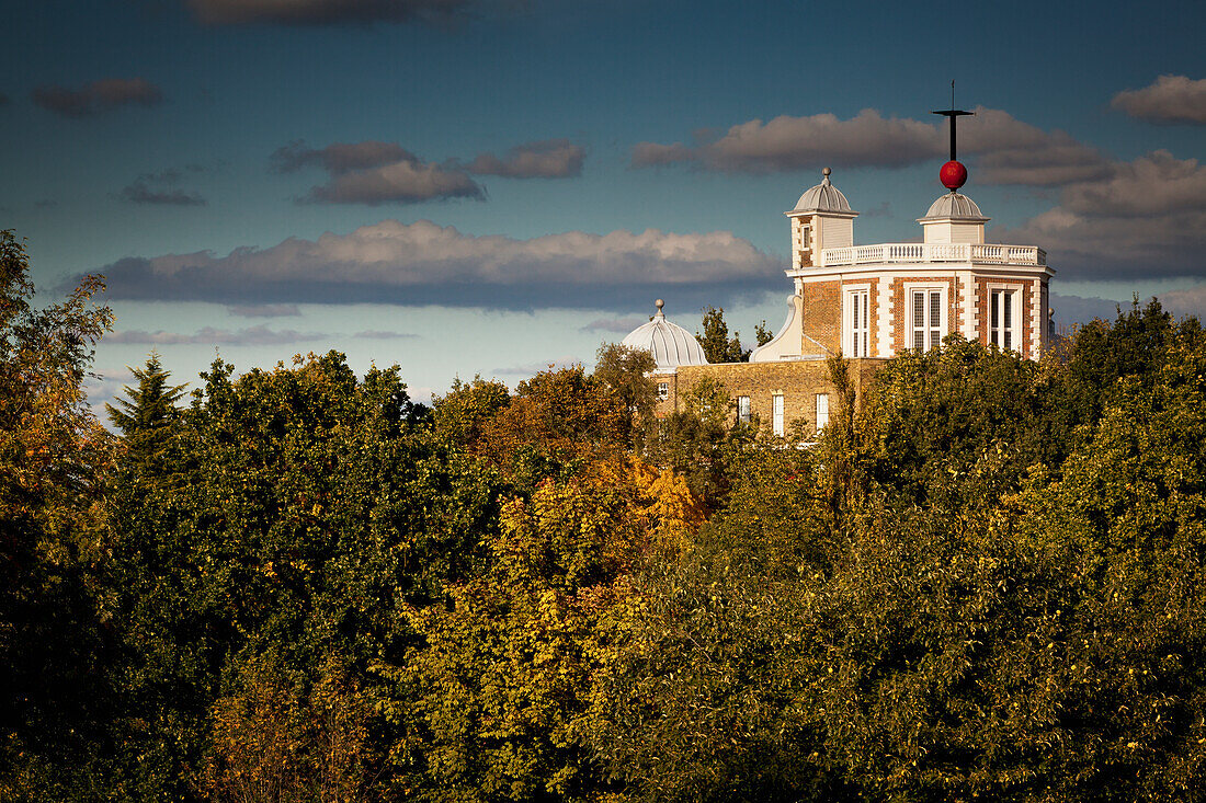 Königliches Observatorium im Herbst, Greenwich Park, London, Großbritannien