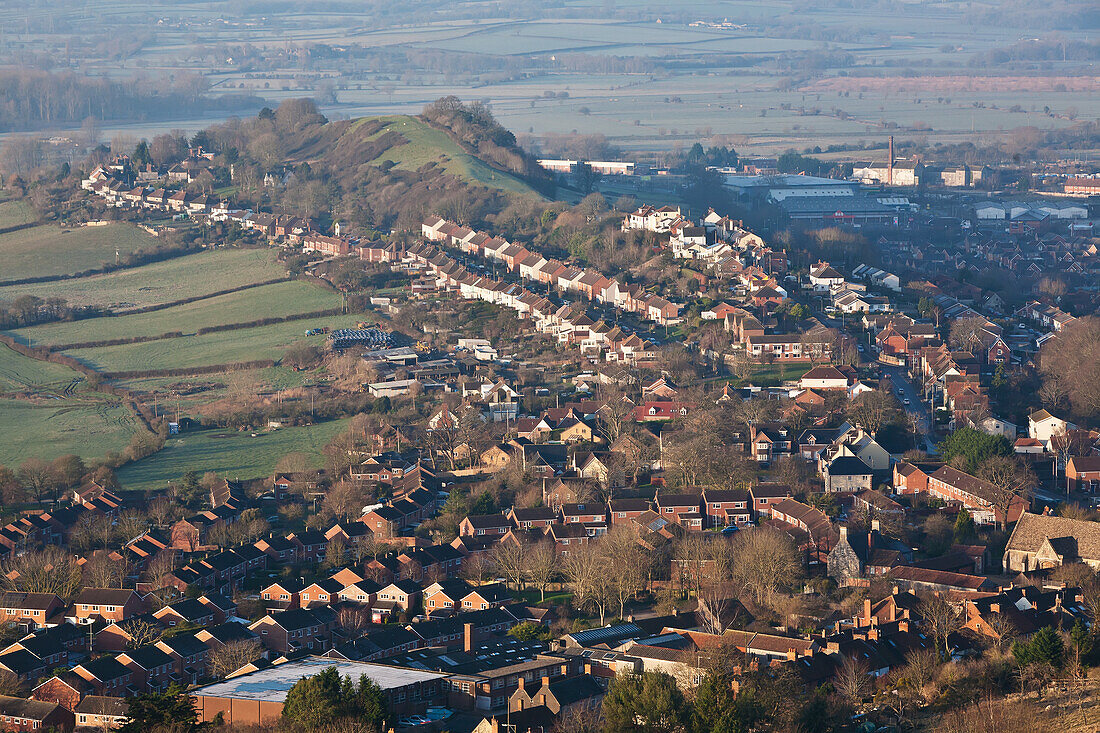 Luftaufnahme der Stadt, Glastonbury, Somerset, England
