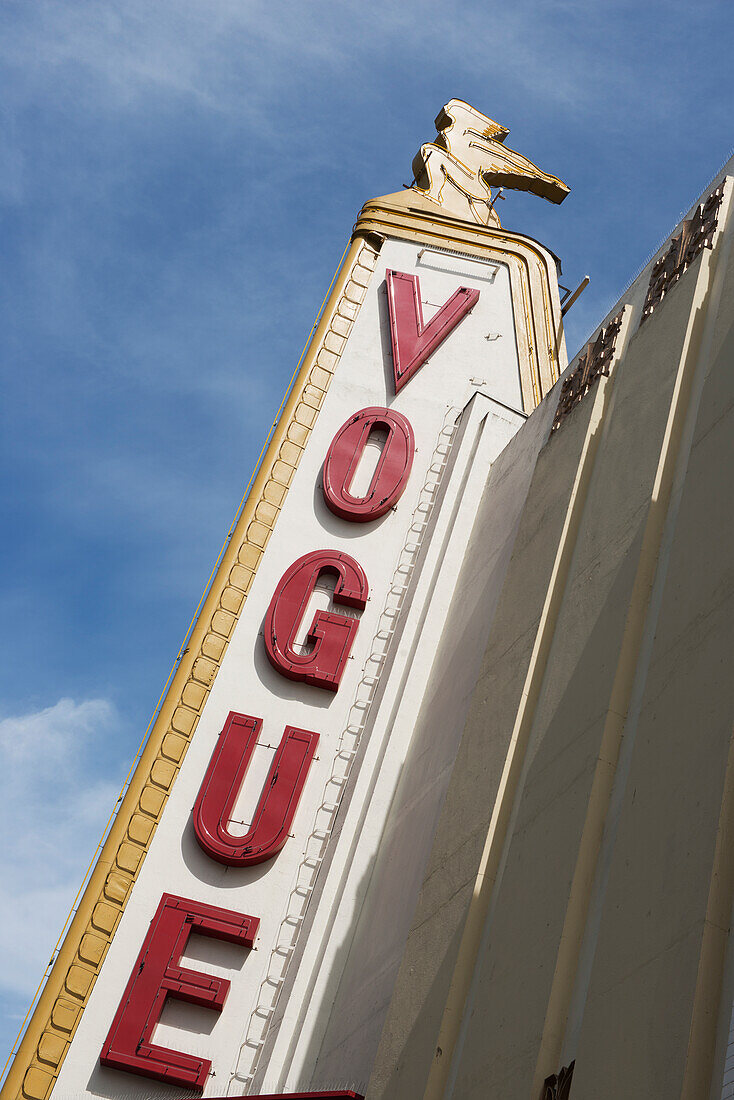 Schild für das historische Vogue-Theater, Vancouver, British Columbia, Kanada