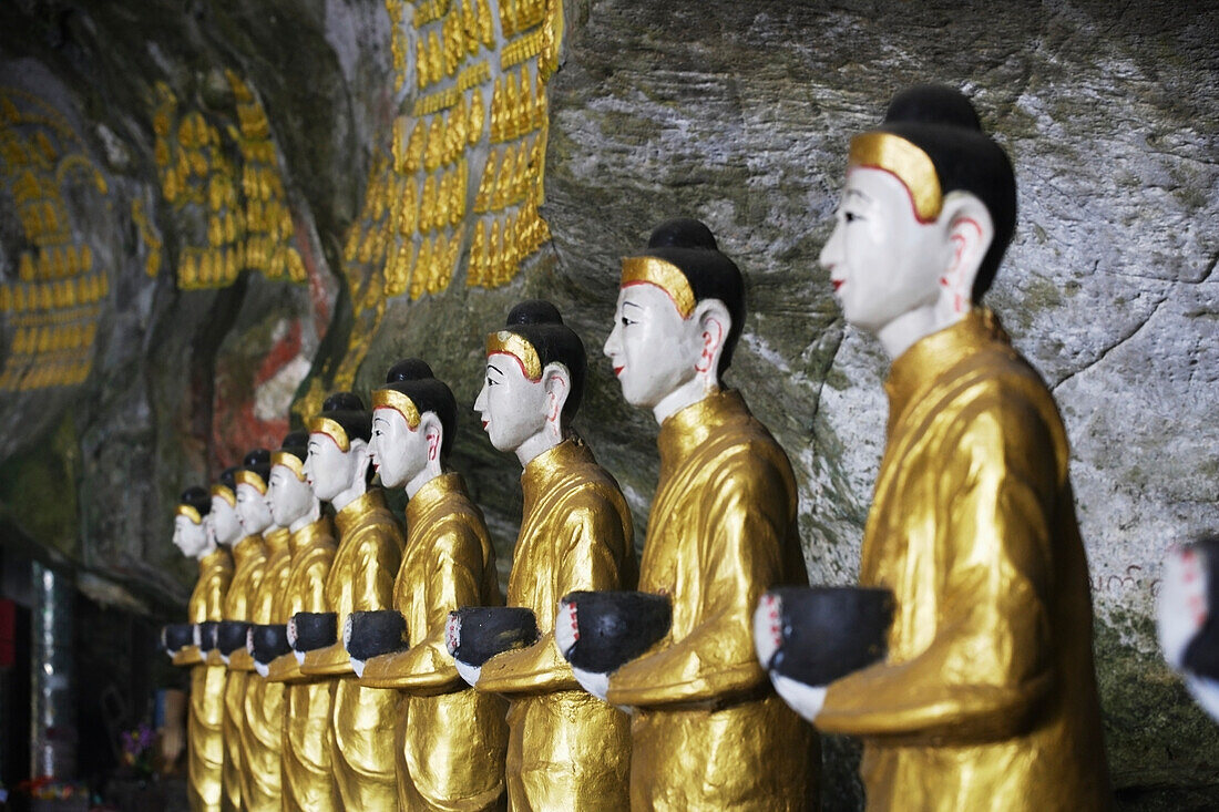 Buddhistische Statuen in der Saddar-Höhle in der Nähe von Hpa-An, Staat Kayin, Birma