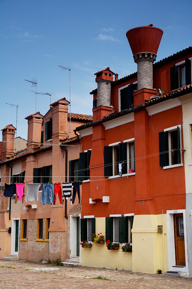 Häuser mit markanten Schornsteinen,Giudecca Insel,Venedig,Italien