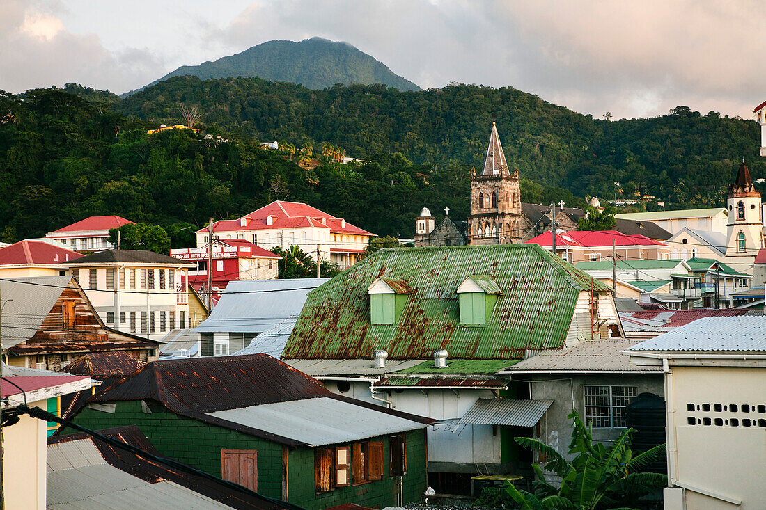 Blick vom Dach auf die Hauptstadt Roseau auf der Karibikinsel Dominica, Roseau, Dominica, Karibik