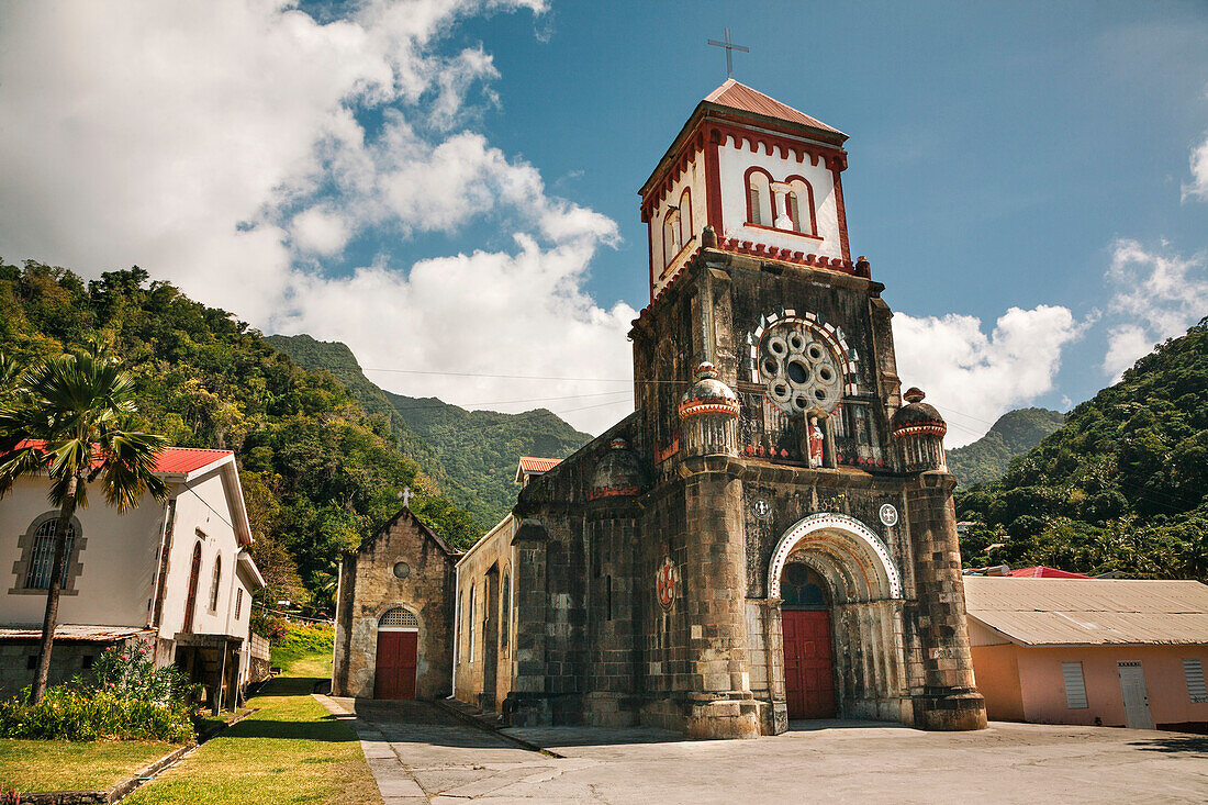 Nahaufnahme der römisch-katholischen Kirche St. Marks in Soufriere, einem kleinen Fischerdorf auf der Insel Dominica, Soufriere, Dominica, Karibik