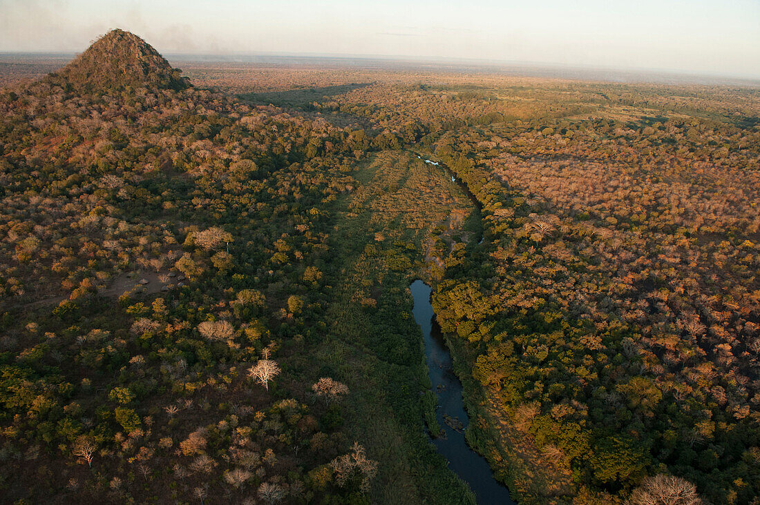 Wasserscheide des Vunduzi-Flusses im Gorongosa-Nationalpark, Mosambik